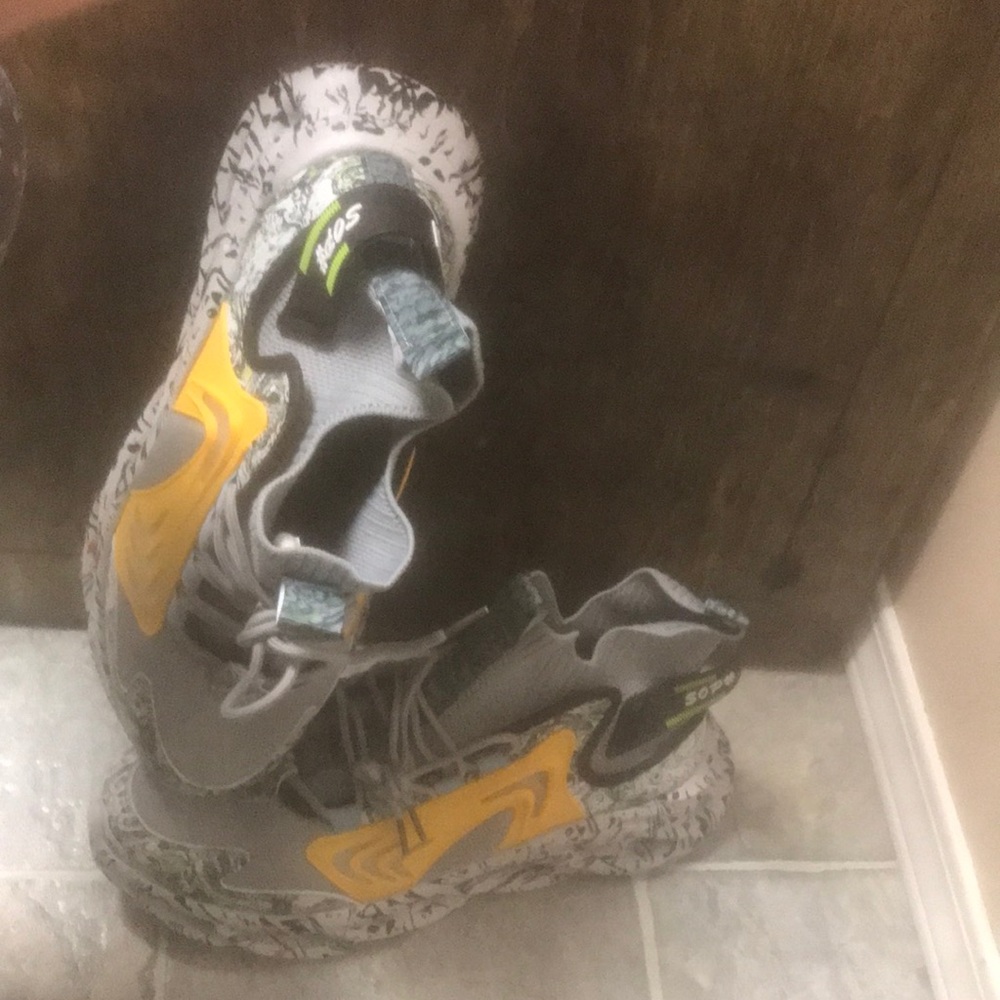 Got these a few weeks ago brand new don’t fit.